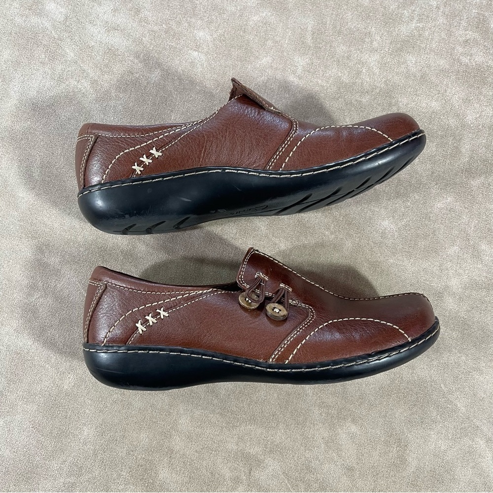 Clarks Bendables Split Toe Button leather Loafers… - image 4